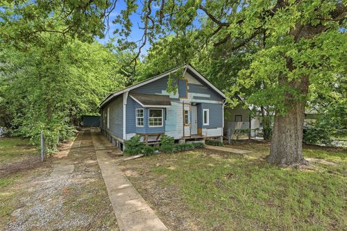 829 W Walker St, Denison, TX, 75020-2253 | Card Image