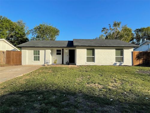 822 Johnnie Row, Seagoville, TX, 75159-1744 | Card Image