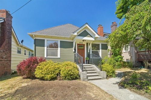 8045 14th Avenue Ne, Seattle, WA, 98115 | Card Image