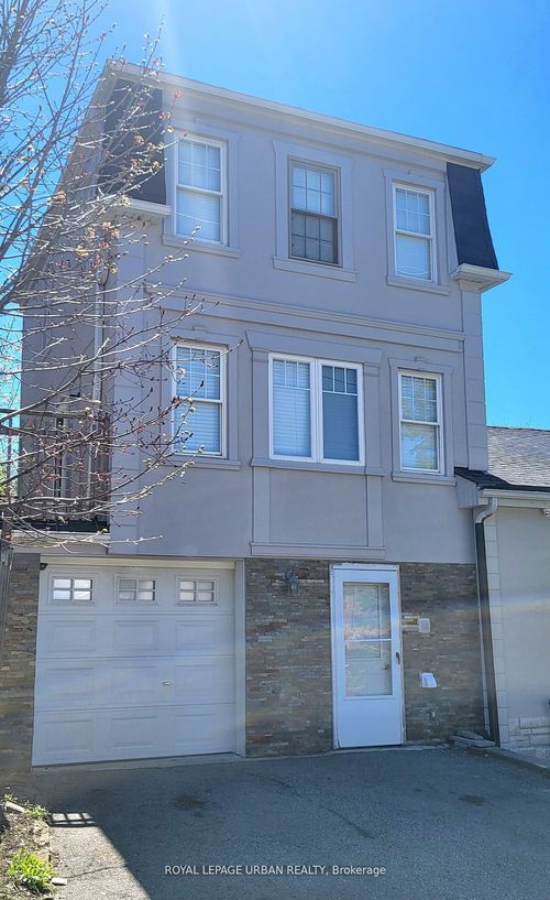 b-89 Squires Ave, East York, ON, M4B2R8 | Card Image