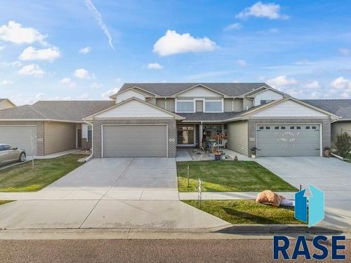 2505 S Kinderhook Ave, Sioux Falls, SD, 57106-4441 | Card Image