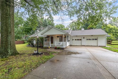 910 S Court St, Medina, OH, 44256-2823 | Card Image