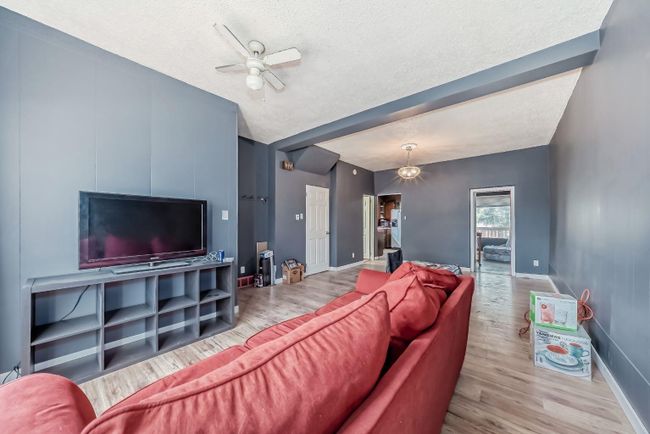2525 16 A Street Se, Home with 4 bedrooms, 2 bathrooms and 2 parking in Calgary AB | Image 12