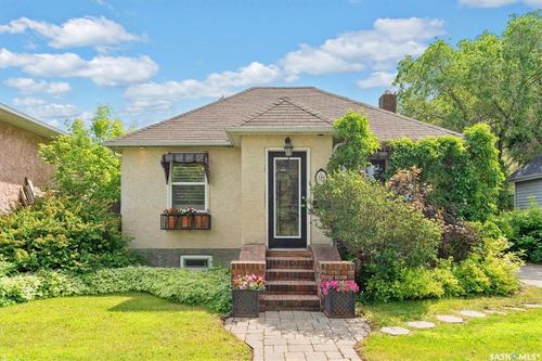 316 V Avenue S, Saskatoon, SK, S7M3E5 | Card Image