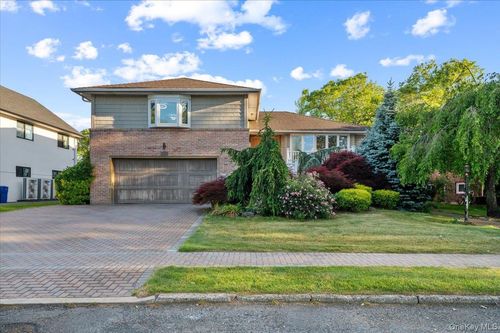 1055 Lawrence Ct, Valley Stream, NY, 11581-2744 | Card Image
