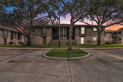 g103-4014 Ashford Green Pl, TAMPA, FL, 33613-4962 | Card Image