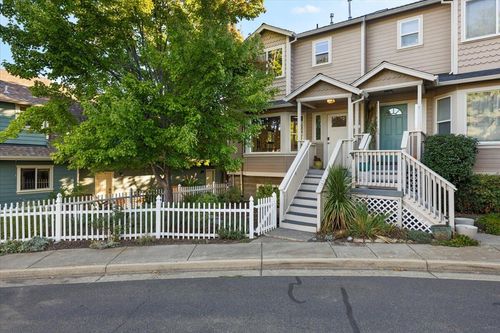 874 Blackberry Ln, Ashland, OR, 97520-1459 | Card Image