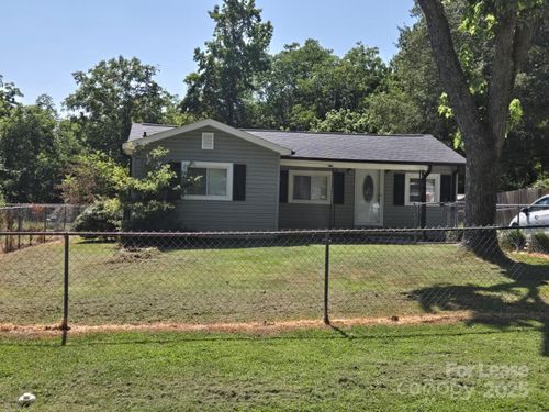 511 Phillips St, Lowell, NC, 28098-1830 | Card Image
