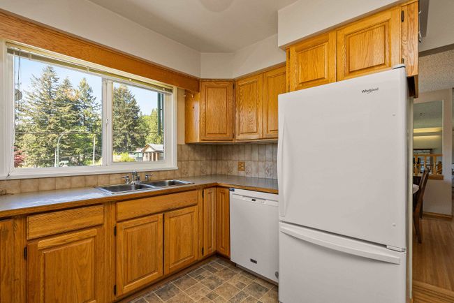 565 Midvale Street, House other with 4 bedrooms, 2 bathrooms and 6 parking in Coquitlam BC | Image 3