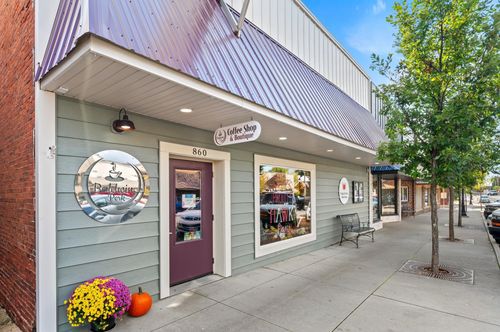 860 Main St, Baldwin, WI, 54002-9211 | Card Image