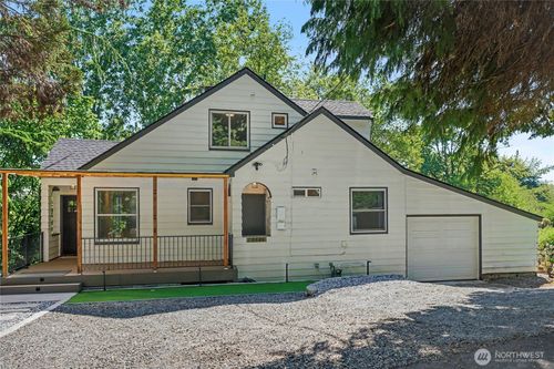 10106 16th Avenue S, Seattle, WA, 98168 | Card Image