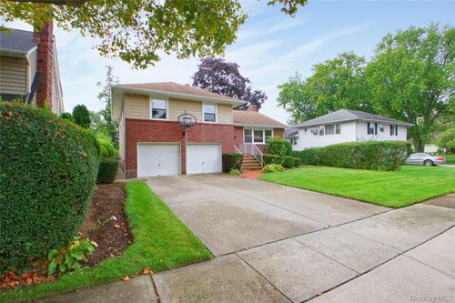 26 Cambridge Ave, Garden City, NY, 11530-5125 | Card Image