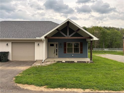 2723 Barnhill Rd, New Philadelphia, OH, 44663-8873 | Card Image