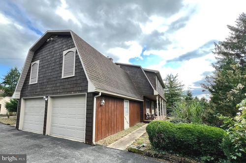 516 N Earl St, SHIPPENSBURG, PA, 17257-8603 | Card Image