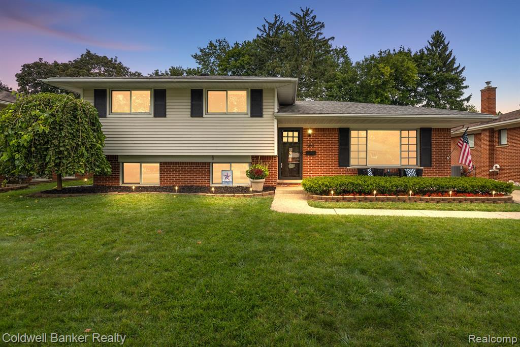 Ross St, Plymouth, MI 48170