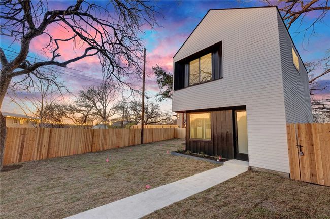 1804 Sylvan Dr, House other with 2 bedrooms, 3 bathrooms and 1 parking in Austin TX | Image 10