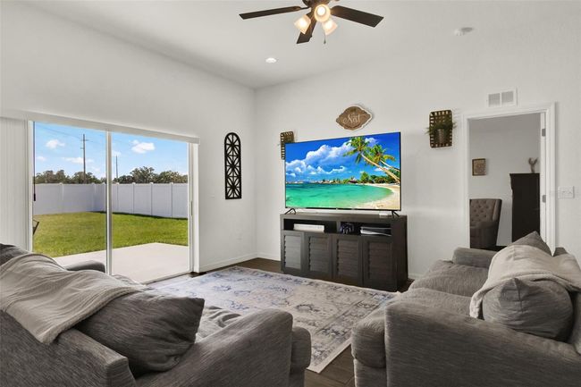 Living Room | Image 11