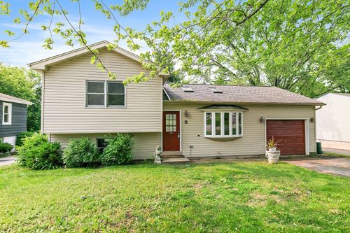 3 Clark Ave, Lake In The Hills, IL, 60156-3355 | Card Image