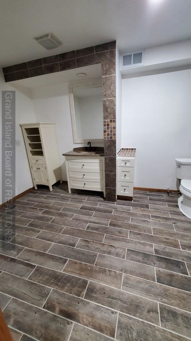 Large basement bath/laundry | Image 18