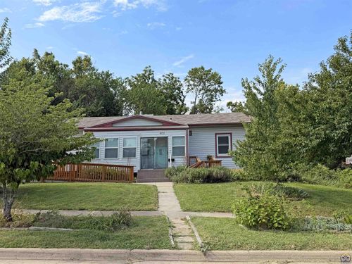 400 Se 38th St, Topeka, KS, 66609-1452 | Card Image