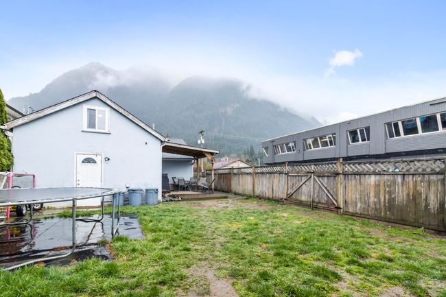 325 Hudson Bay Street, House other with 3 bedrooms, 1 bathrooms and 4 parking in Hope BC | Image 25