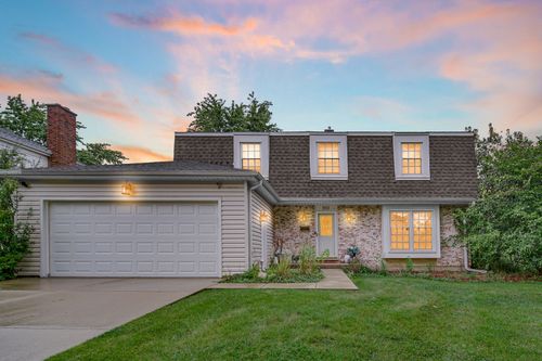 910 Knightsbridge Ln, Schaumburg, IL, 60195-2928 | Card Image