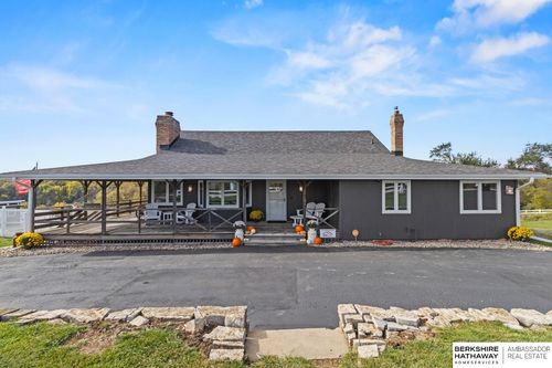 10104 N 48th St, Omaha, NE, 68152-1576 | Card Image