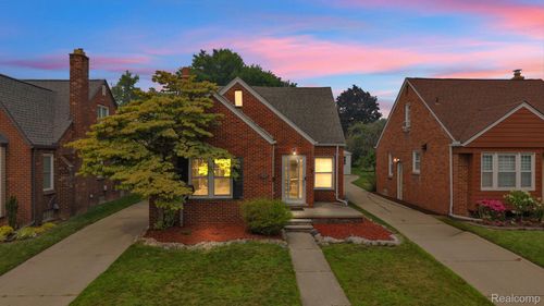 811 Mayburn St, Dearborn, MI, 48128-1610 | Card Image