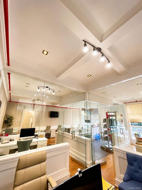 50 Main St, Southampton, NY, 11968-4863 | Card Image