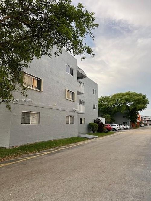 309d-11311 Sw 200th St, Miami, FL, 33157-8152 | Card Image