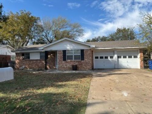 233 Ne Taylor St, Burleson, TX, 76028-3524 | Card Image