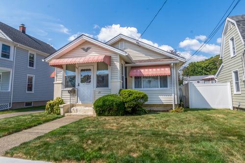 21 Willow St, Milford, CT, 06460-6349 | Card Image