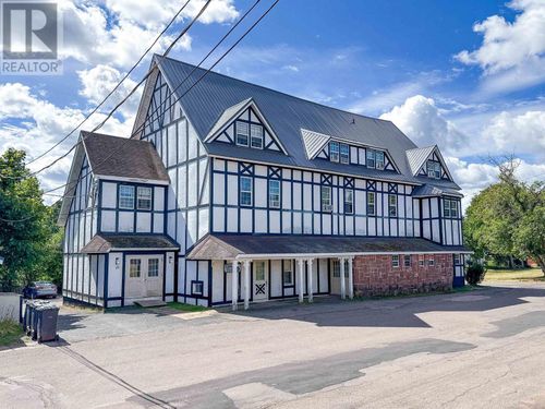 {{alt}} | Card Image