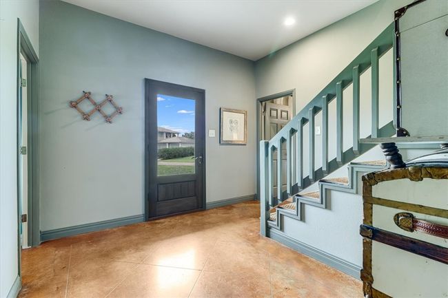 Downstairs entry | Image 4