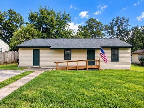 930 Avenue F, Bogalusa, LA, 70427-4333 | Card Image