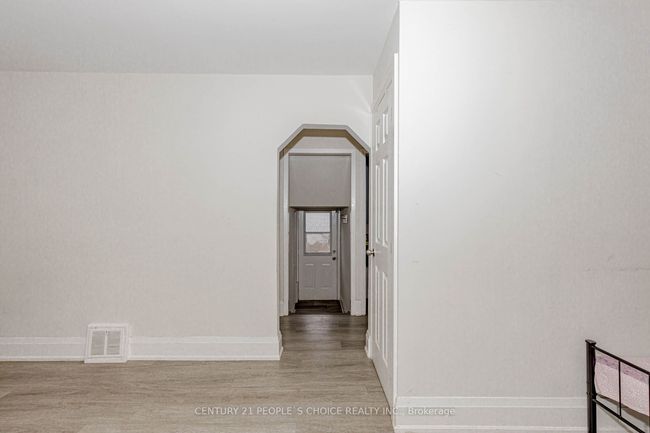 22 Rogers Rd, House other with 4 bedrooms, 2 bathrooms and 4 parking in Brampton ON | Image 16