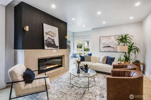 4203 5th Ave Nw, Seattle, WA, 98107-5015 | Card Image