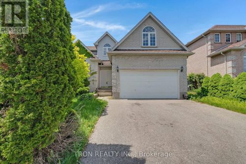 505 Yorkshire Dr, Waterloo, ON, N2T2V1 | Card Image