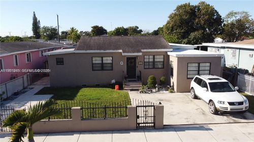 848 E 24th St, Hialeah, FL, 33013-4231 | Card Image
