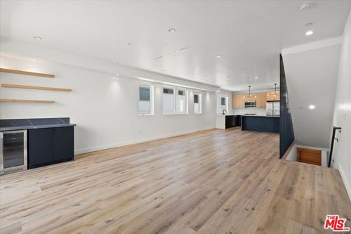 b-839 N Mccadden Pl, Los Angeles, CA, 90038-3420 | Card Image