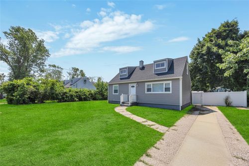 718 Taylor Ave, E Patchogue, NY, 11772-5056 | Card Image