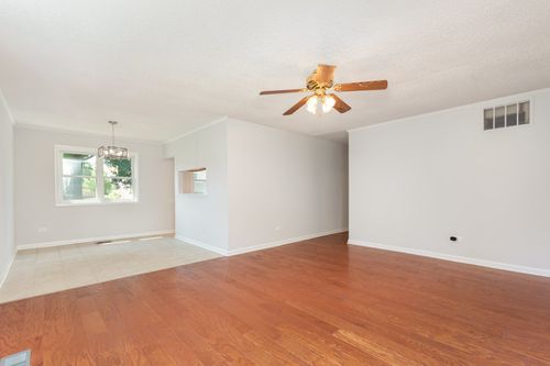 6784 Red Wing Dr, Woodridge, IL, 60517-1847 | Card Image