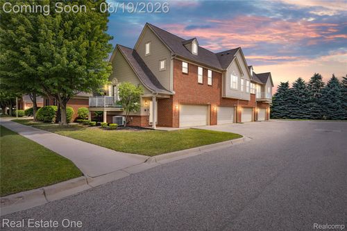 46-43354 Pendleton Cir, Sterling Heights, MI, 48313-1984 | Card Image