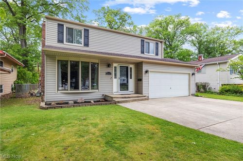 26444 Redwood Dr, Olmsted Falls, OH, 44138-2558 | Card Image