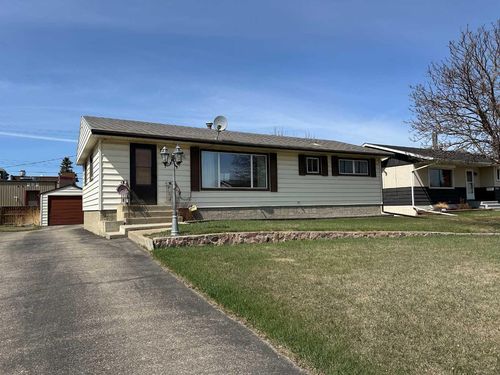 5550 &amp; 5552 47 Avenue Cres, Ponoka, AB, T4J1J9 | Card Image