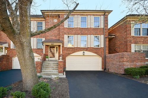 827 N Driveway, Glen Ellyn, IL, 60137-6160 | Card Image
