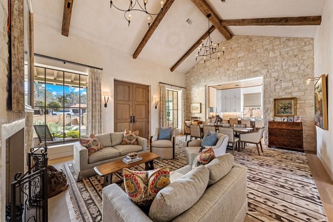 705 W Creek St, Home with 3 bedrooms, 5 bathrooms and 3 parking in Fredericksburg TX | Image 11