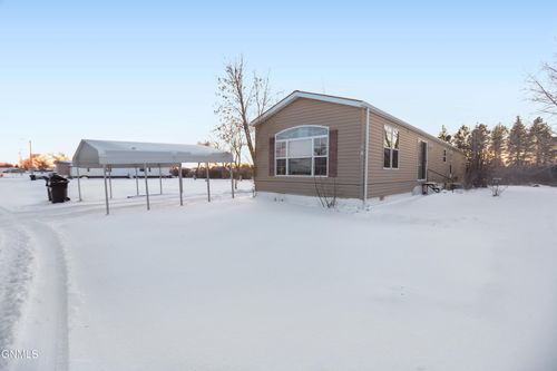 2717 11th Avenue W, Williston, ND, 58801 | Card Image