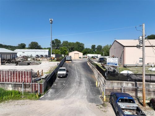 7 Governor Dr, Saint Charles, MO, 63301-7311 | Card Image