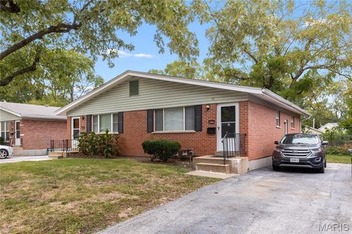 6267 N Hanley Rd, Berkeley, MO, 63134-1611 | Card Image